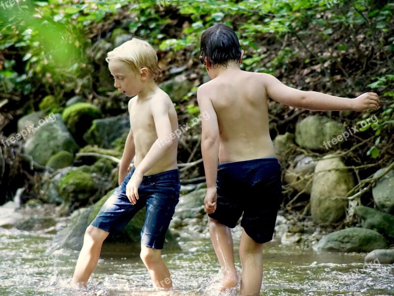 Water Feature Bach Children Guys Splashing