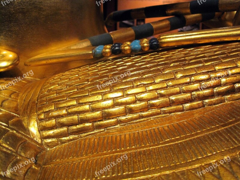 Tutankhamun Sarcophagus Treasure Display Riches