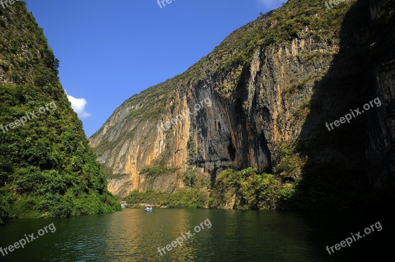 The Three Gorges Landscape China The Yangtze River Small Three Gorges