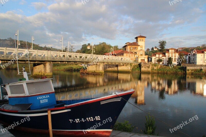 Bustio Asturias Dawn Barca Fishermen