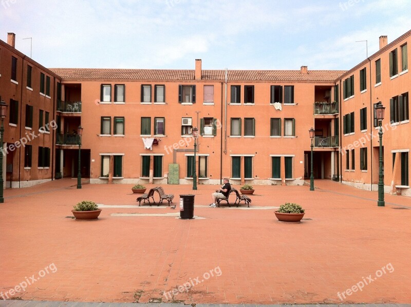 Murano House Facade Courtyard Red