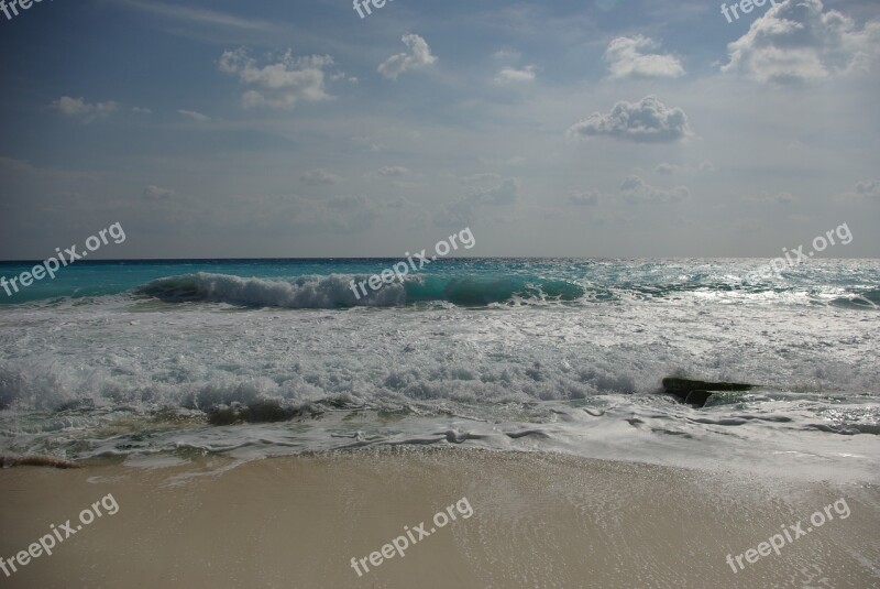 The Sea Waves Beach Sol Cancún