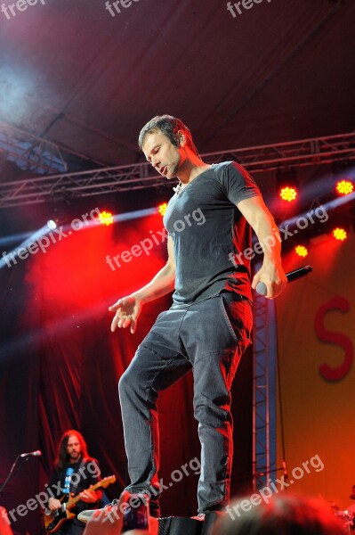 Svyatoslav Vakarchuk Okean Elzy Musical Group Ukraine Kiev