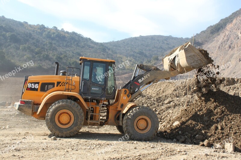 Excavator Loader King Of The Mine Loading Sany