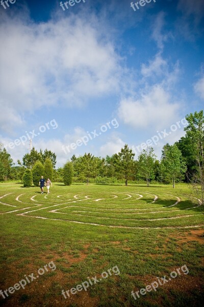 Mandala Maze Labyrinth Outdoor Couple