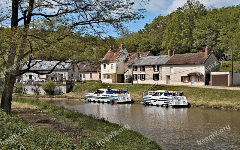 The Nivernais Canal Port Brûlé Nièvre Navigation Marina