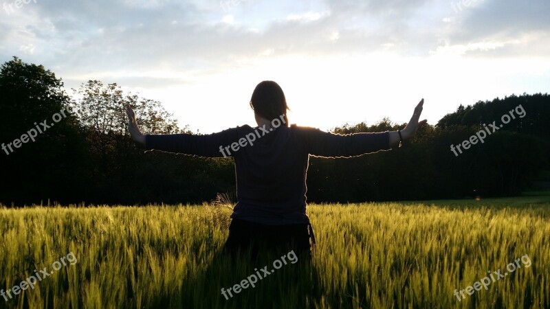 Qi Gong Pose Lichtspiel Landscape Sunlight