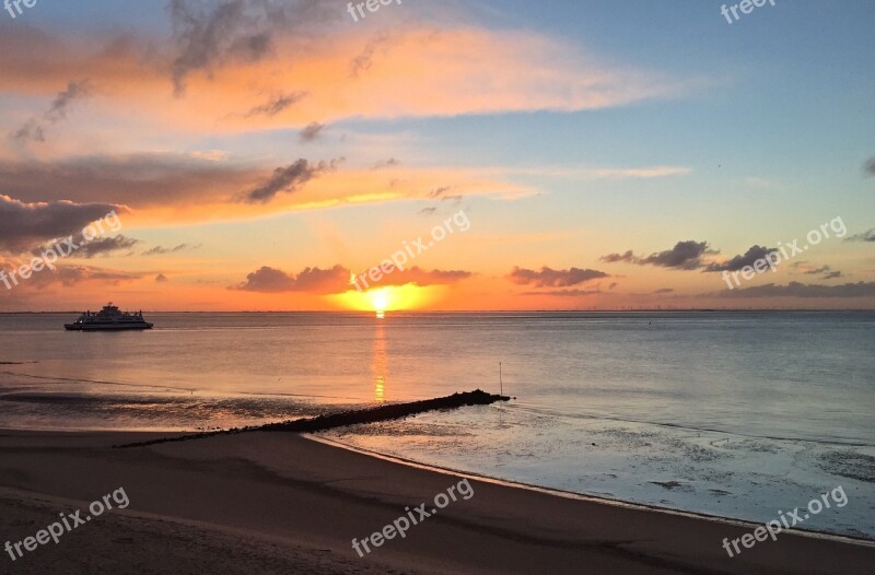 Sea Sunrise Sunrise On The Sea Sun Mirroring