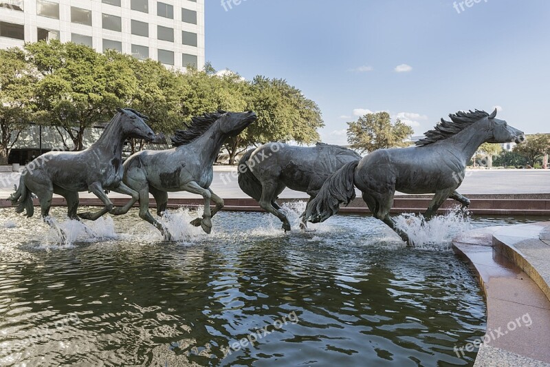 Mustangs Sculpture Fountain Bronze Art