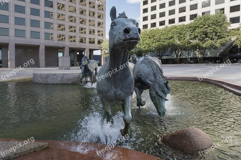 Mustangs Sculpture Fountain Bronze Art