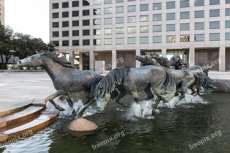 Mustangs Sculpture Fountain Bronze Art