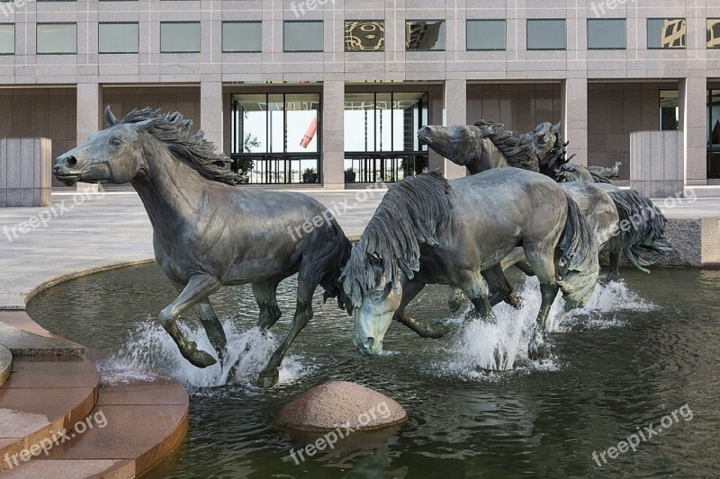 Mustangs Sculpture Fountain Bronze Art