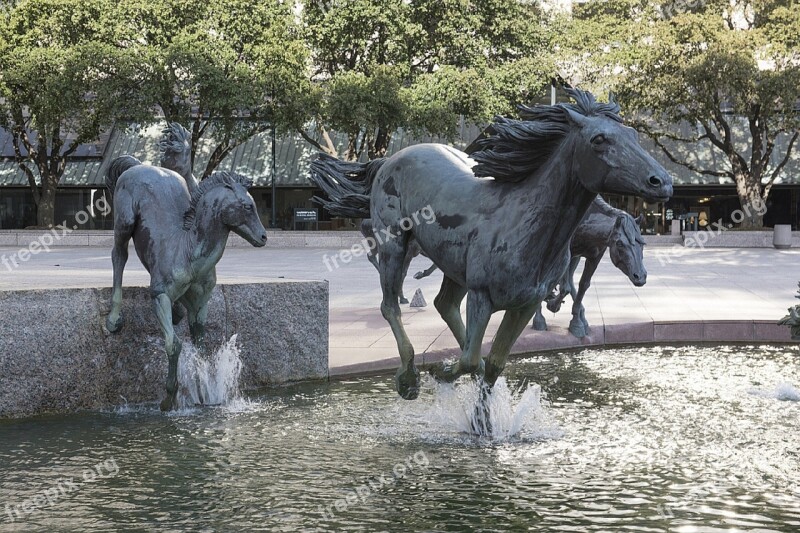 Mustangs Sculpture Fountain Bronze Art