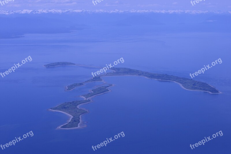 Island Sea Cordillera Andes Mountains Background