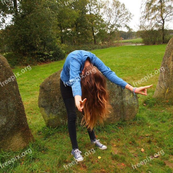 Teen Girl Peace Flexion Long Hair