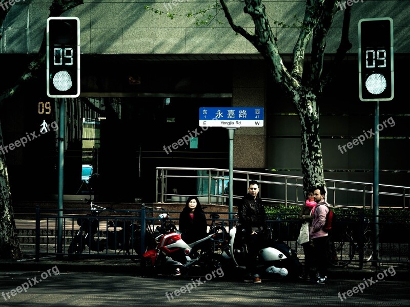 People's Republic Of China Shanghai The Traffic Light Pedestrian Crossing Free Photos