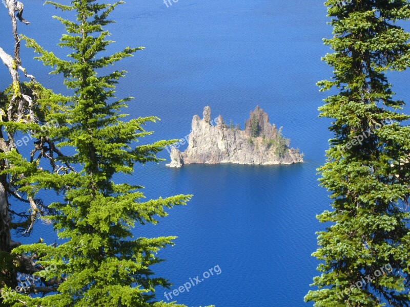 Phantom Ship Island Crater Lake Cascade Mountains National Park Oregon