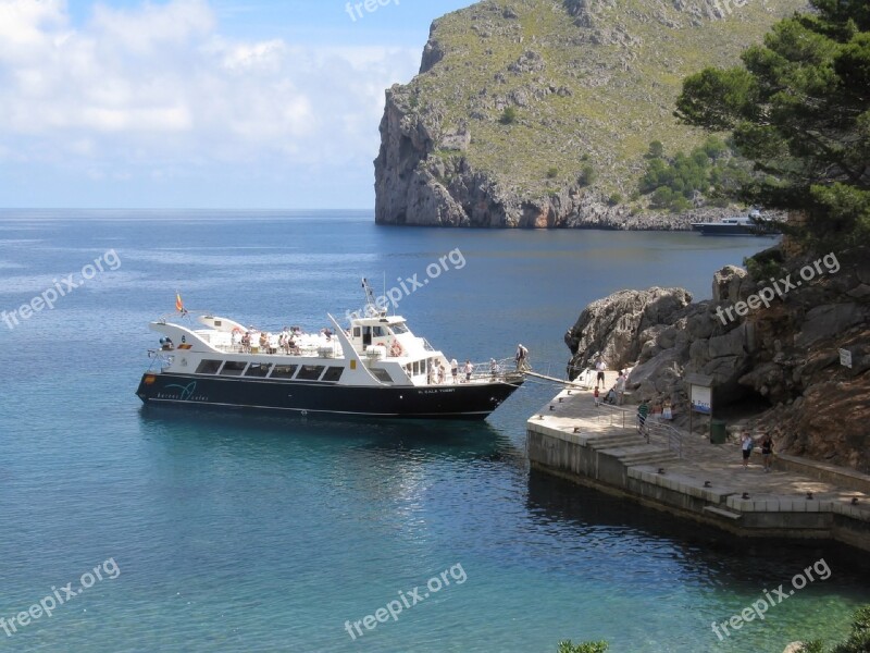 Tourist Boat Vacation Travel Water Ocean