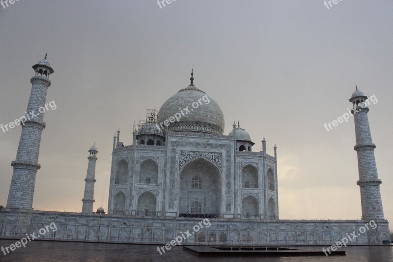 Taj Mahal Fort Agra India Cloudy Day