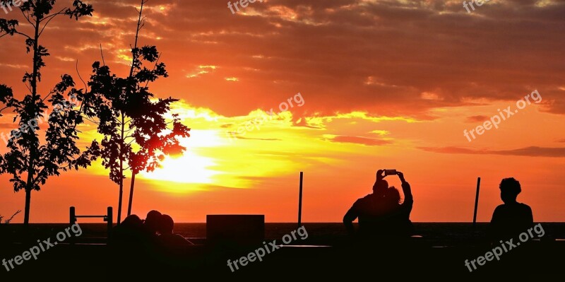 Sunset People Doing Pictures A Pair Of Lovers Sea Romantic