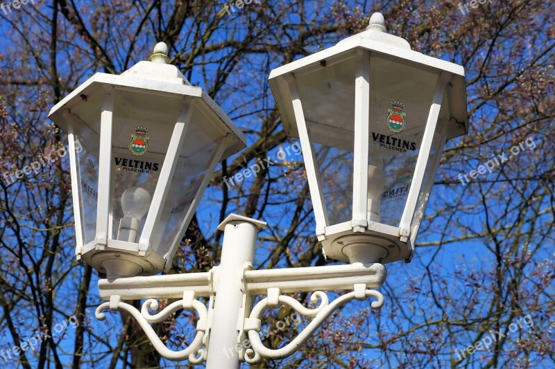 Street Lamp Advertising White Eye Catcher Pavement