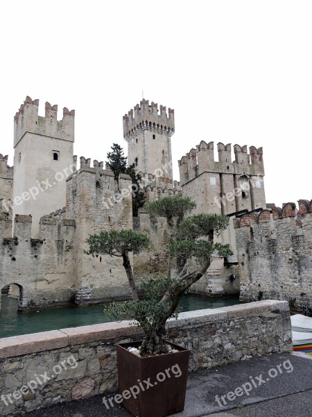 Castle Torre Sirmione Walls Fortification