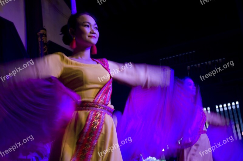 Dancers Fan Hoian Vietnam Free Photos