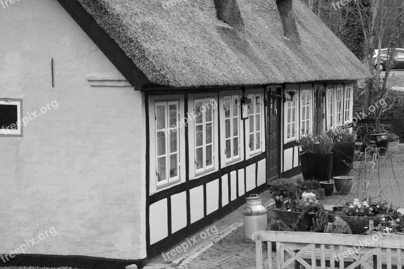 Kro Thatched Black And White Timber Frame Free Photos