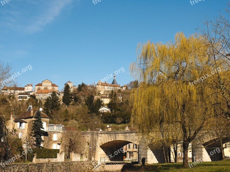 Avallon Yonne City Tree Houses