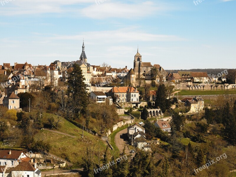 Avallon Yonne City Tree Houses