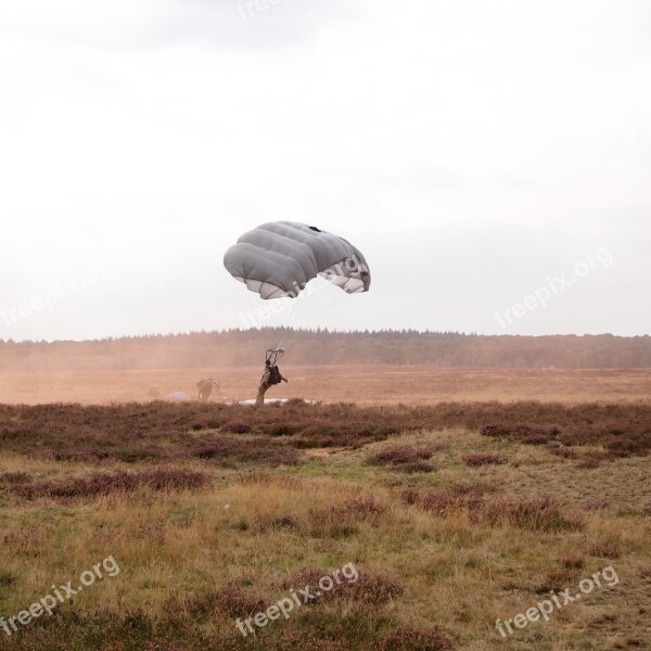 Parachute Heideveld Commemoration Hills Clouds