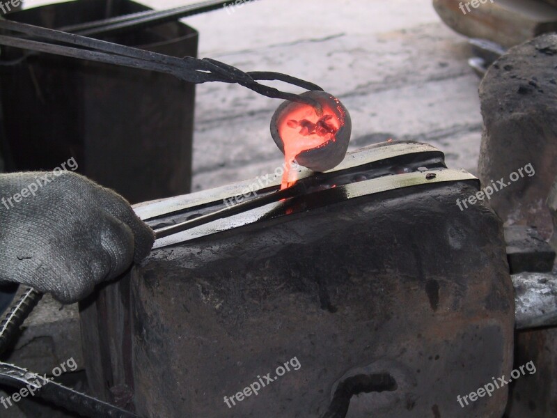 Metal Molten Blacksmith Mold Glowing