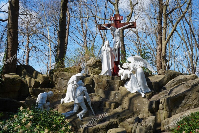 Statue White Park Christian Cross