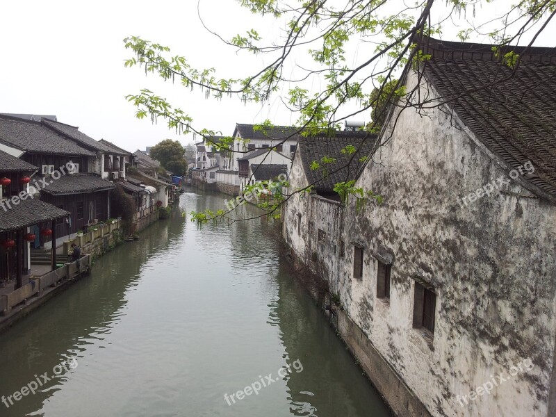 Jiangnan Running Water Quiet Green Old House