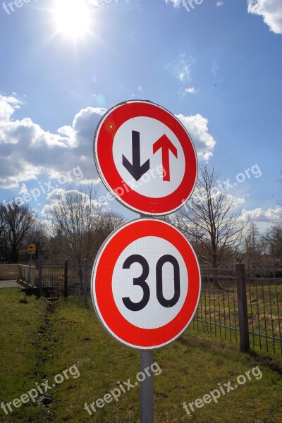 Road Sign Prohibitory Note Drive In Front Of Oncoming Traffic Red Arrow Speed Limitation