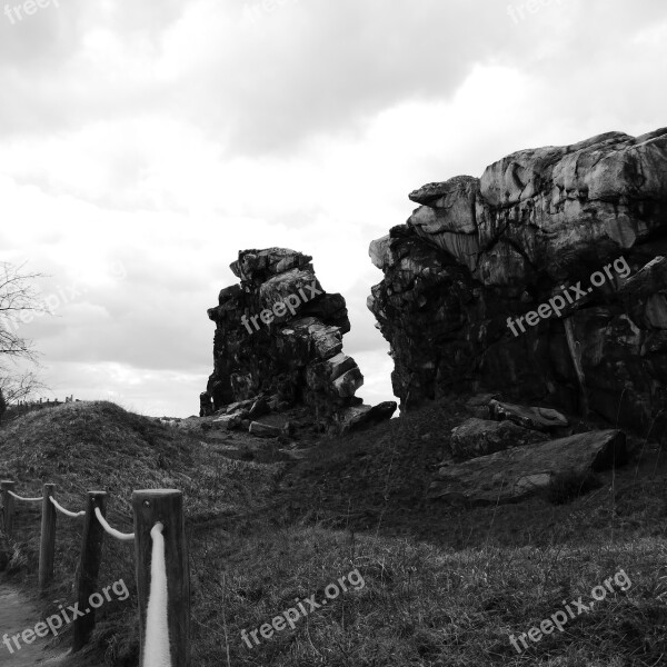 Devil's Wall Resin Nature Rock Stone