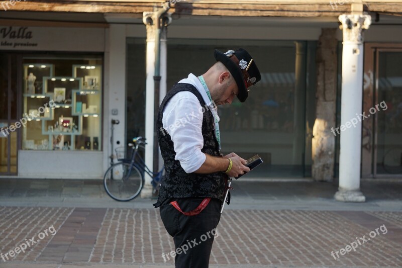 Stree Art Ferrara Buskers Pause Free Photos