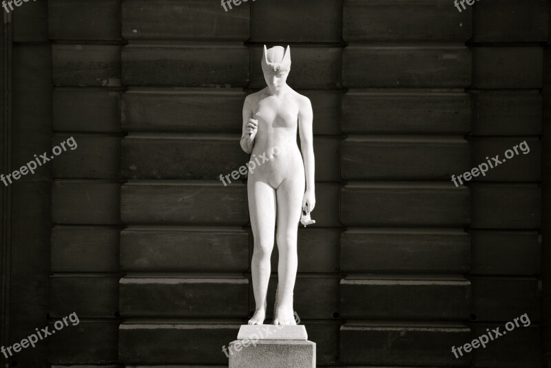 Statue Woman Nude Female Sculpture