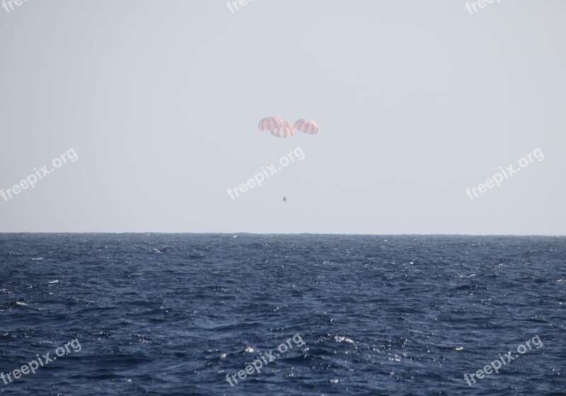 Spacecraft Landing Chutes Parachutes Ocean