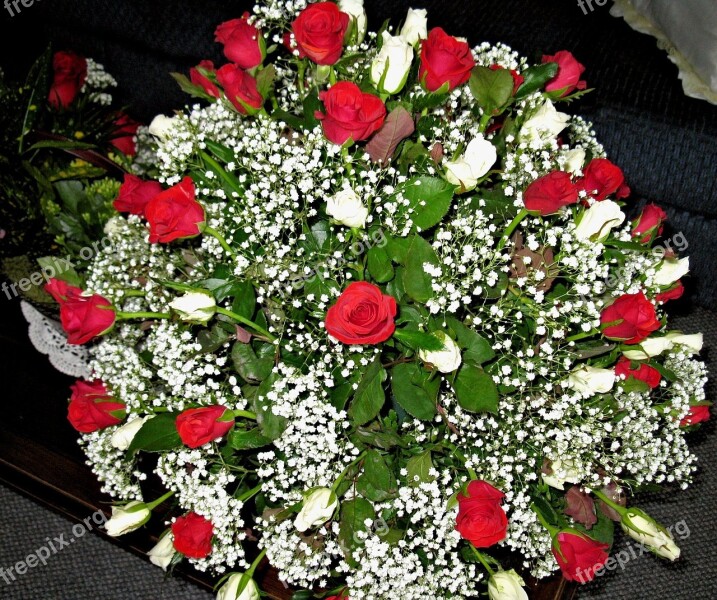 Red Roses White Roses Baby's Breath Bouqet Flowers