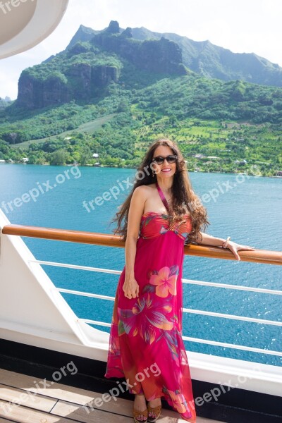 Moorea Portrait Red Colorful Ocean