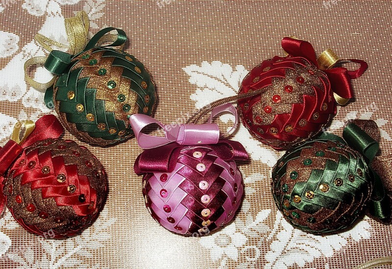 Christmas Baubles Christmas Balls Baubles Needlework Crafts