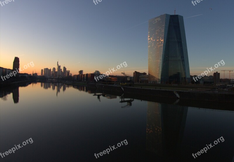 Skline Frankfurt Tower House Building