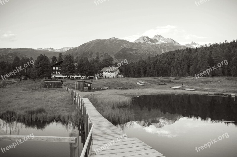 Staz Lake Web Waters Bank