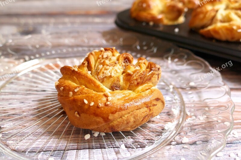 Cinnamon Bun Pastries Bake Cake Sweet