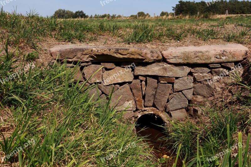 Moat Transition Stone Away Water