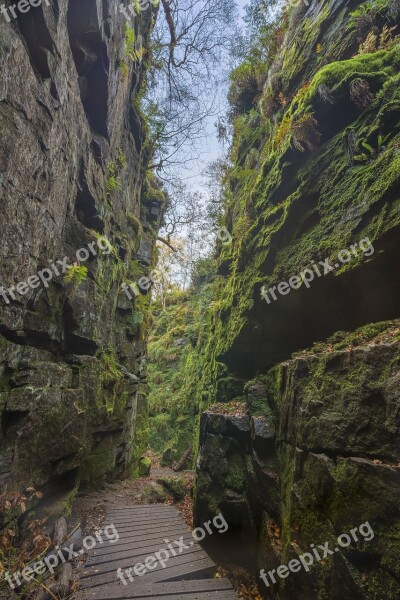 Cleft Chasm Rocks Natural Peak District