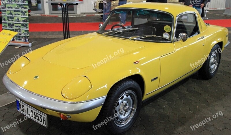 Oldtimer Lotus Elan Sports Car Yellow Historically