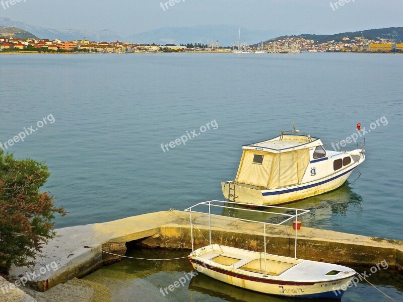 Boats Lake Tranquil Skyline Serenity