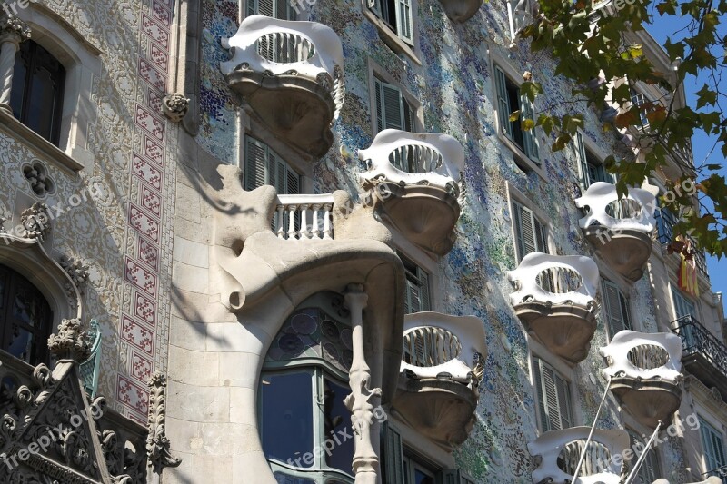 Casa Batlló Pedrera Casa Mila Building Glimpse